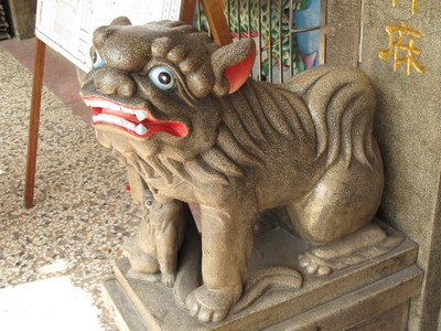 茄苳杏林宮古樸泥塑石獅 母獅