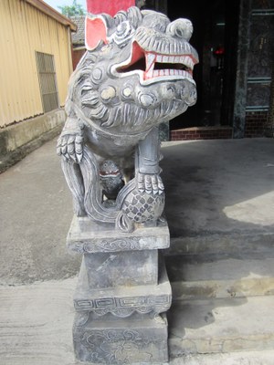 廟前石獅(2012.08.18周世達拍攝)