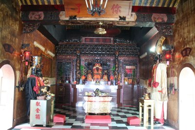 琉球鄉城隍廟正殿（潘信來拍攝－2011.07. 28）||//|