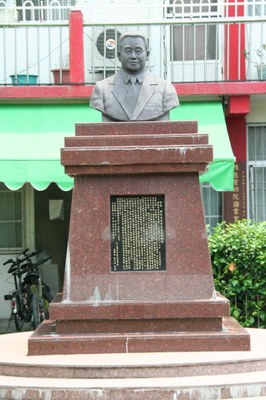 精明寶宮創辦人鄭南昌先生銅像(陳進成拍攝－2011.08.22)||//|