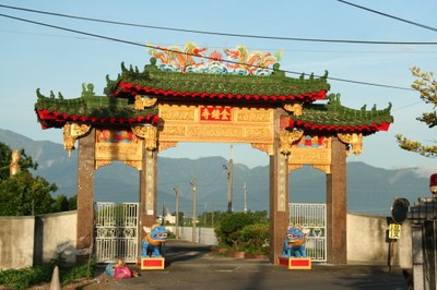 金鐘寺牌樓(陳進成拍攝－2011.08.08)