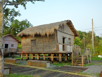 忠義廟旁的平埔族傳統建築－「高腳屋」|張耘書|2011/10/24|