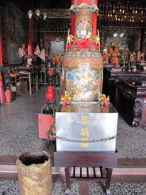 泰安宮-裝飾大花瓶(右)