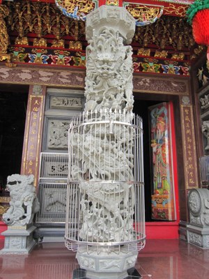 天福宮-廟前龍柱(左)