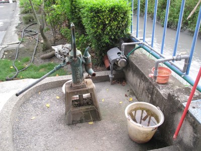 西-錫安祠提供信眾使用汲水幫浦|許吉川|2012/07/07|