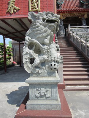 廟前石獅(2012.06.03周世達拍攝)