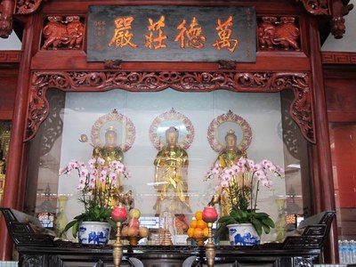 一樓寶殿供奉西方三聖 (2)|許淑惠|2012/7/10|