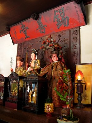 正堂中龕主祀觀音大士、天上聖母、地藏王菩薩 (2)