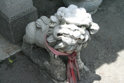 福德祠左石獅(陳進成拍攝－2011.08.10)||//|