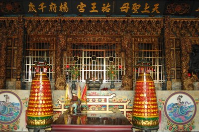 祐王宮正殿神龕(2011.09 吳明勳 拍攝)