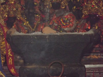 原舊廟堂香爐    見證歷史的香爐|吳秀芬|2012/7/21|